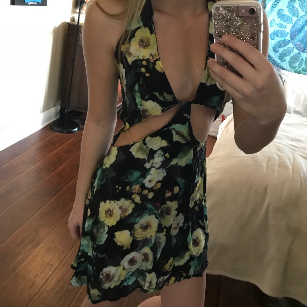 NWT LF Cutout Floral Dress
